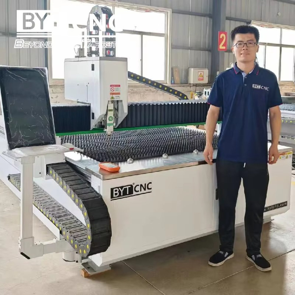 Endüstriyel Sınıf 1kw 1.5kw 2k - Industrial Laser Cutter For Metal incelemesi ve fiyatı